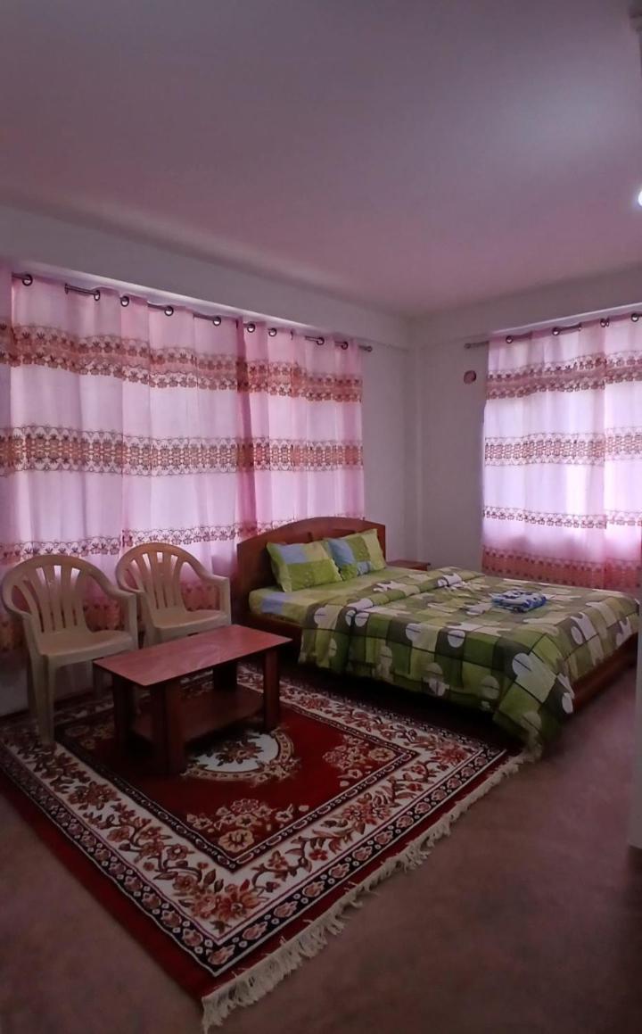 Lama Tsekhang Tavang Kültér fotó